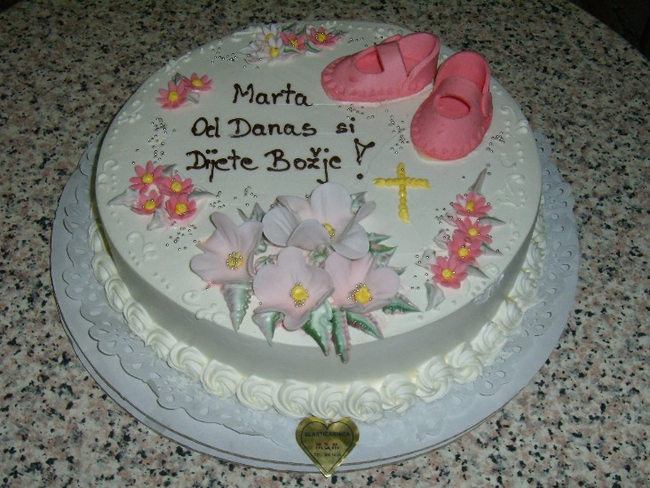 Torta za krštenje, sa cipelicama i cvijećem klasična dekoracija (490)