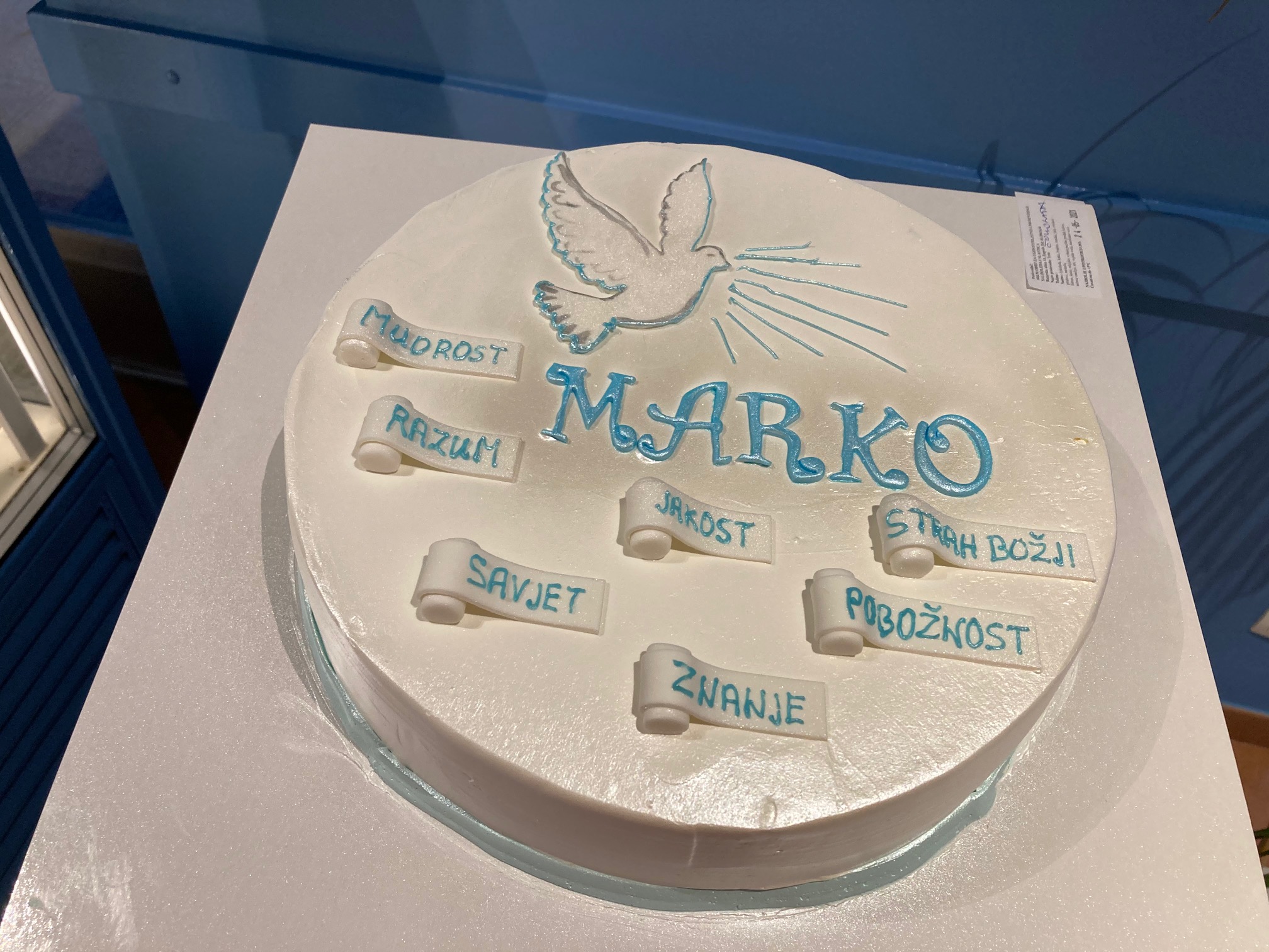 Torta za krizmu, bijeli dizajn sedam zapovjedi Duha Svetog (554)
