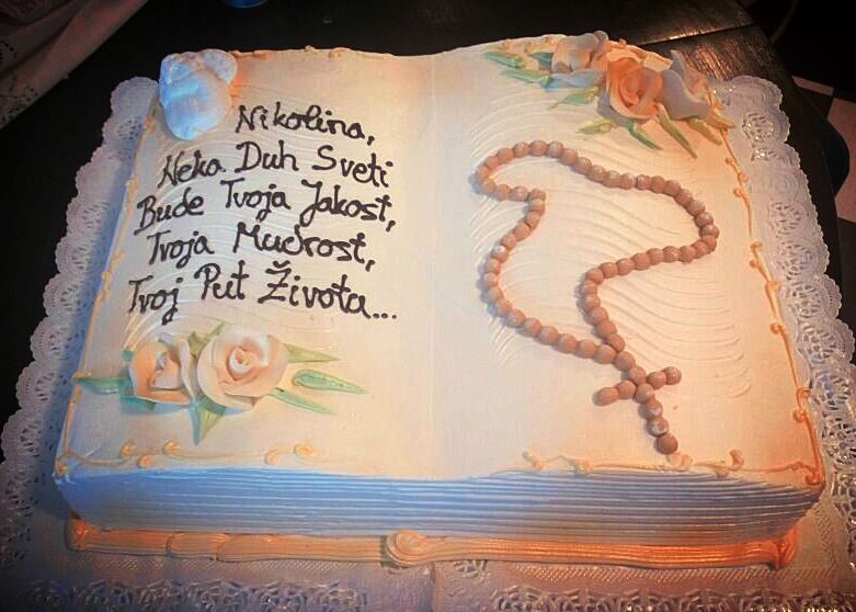 Torta za krizmu otvorena knjiga sa brončanom krunicom (540)