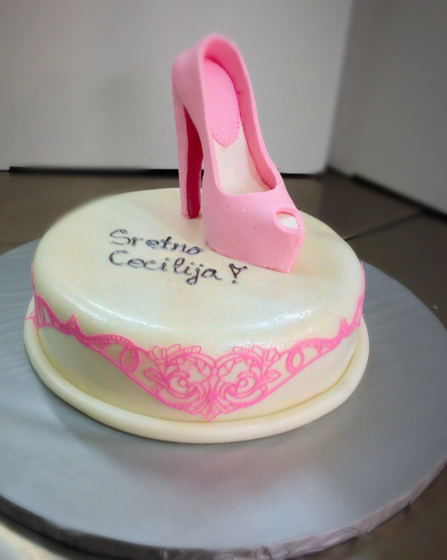 Torta sa štiklom i čipkom roza (383)