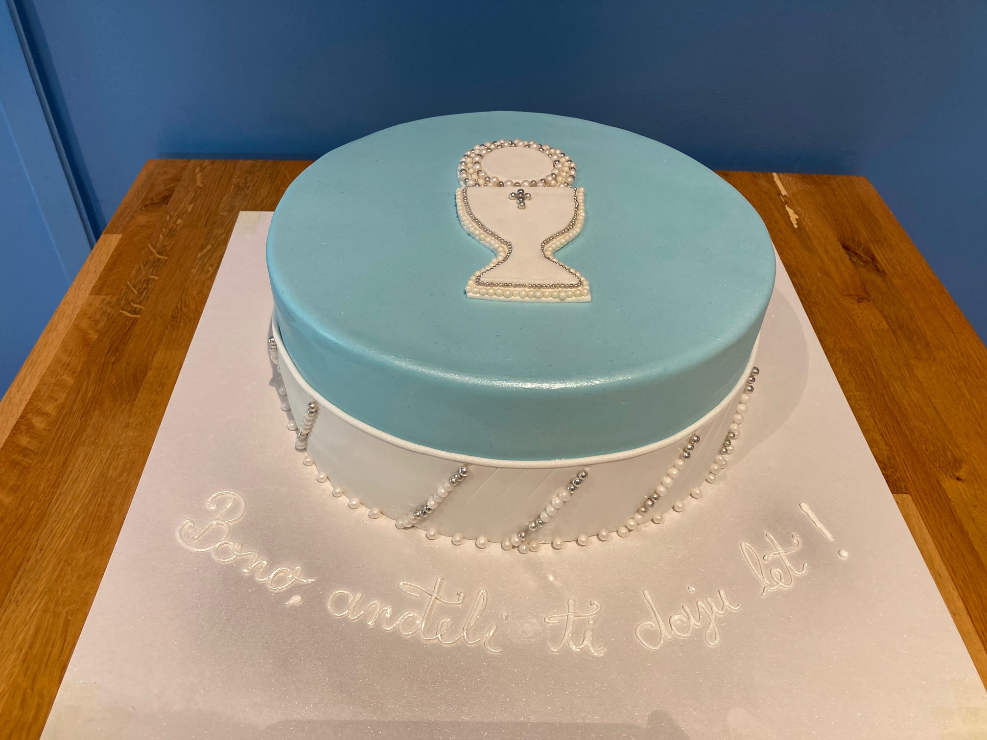 Torta za pričest kalež i srebrne perlice (557)