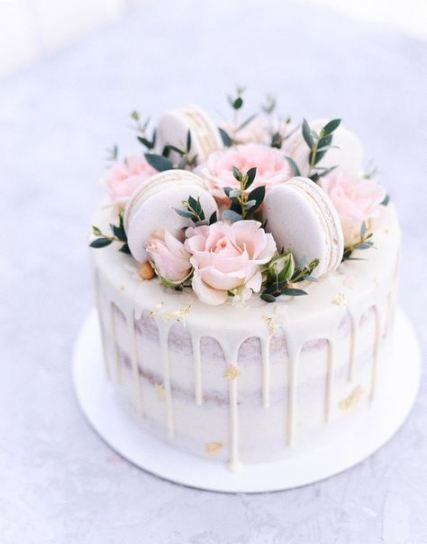 Svadbena torta sa macaronsima i ružama, mala (326)