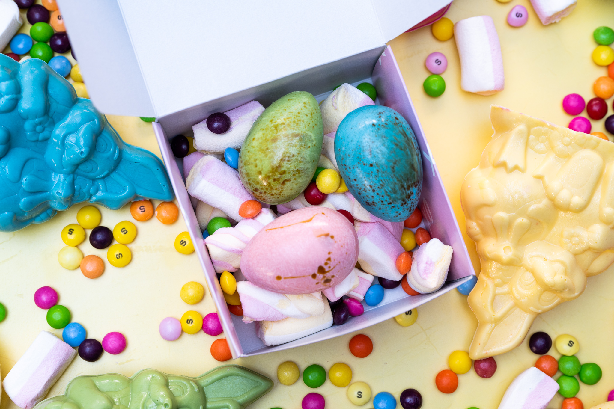 3 čokoladna jaja sa bombonima (breakable chocolate eggs)