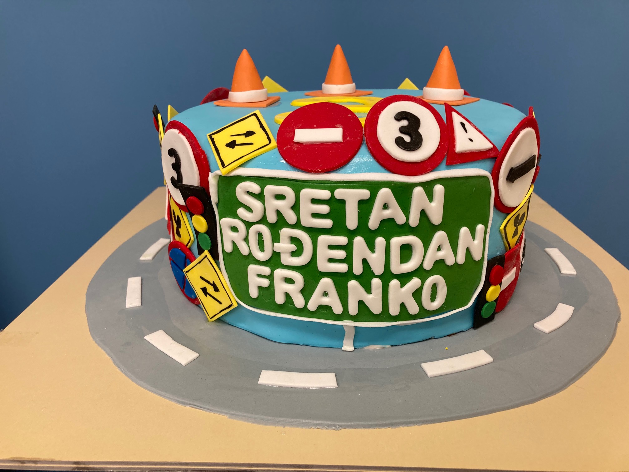 Torta prometni znakovi (153)
