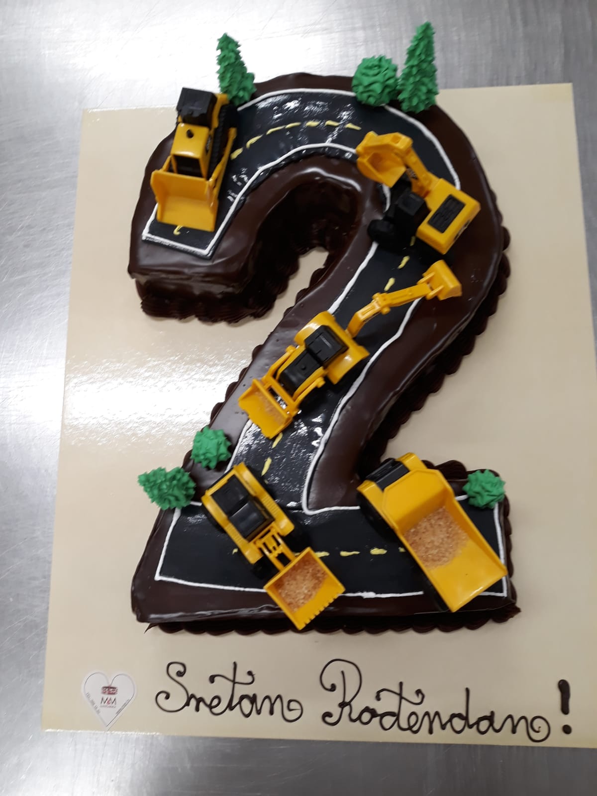 Torta u obliku broja dva, cesta, bageri, traktori (117)