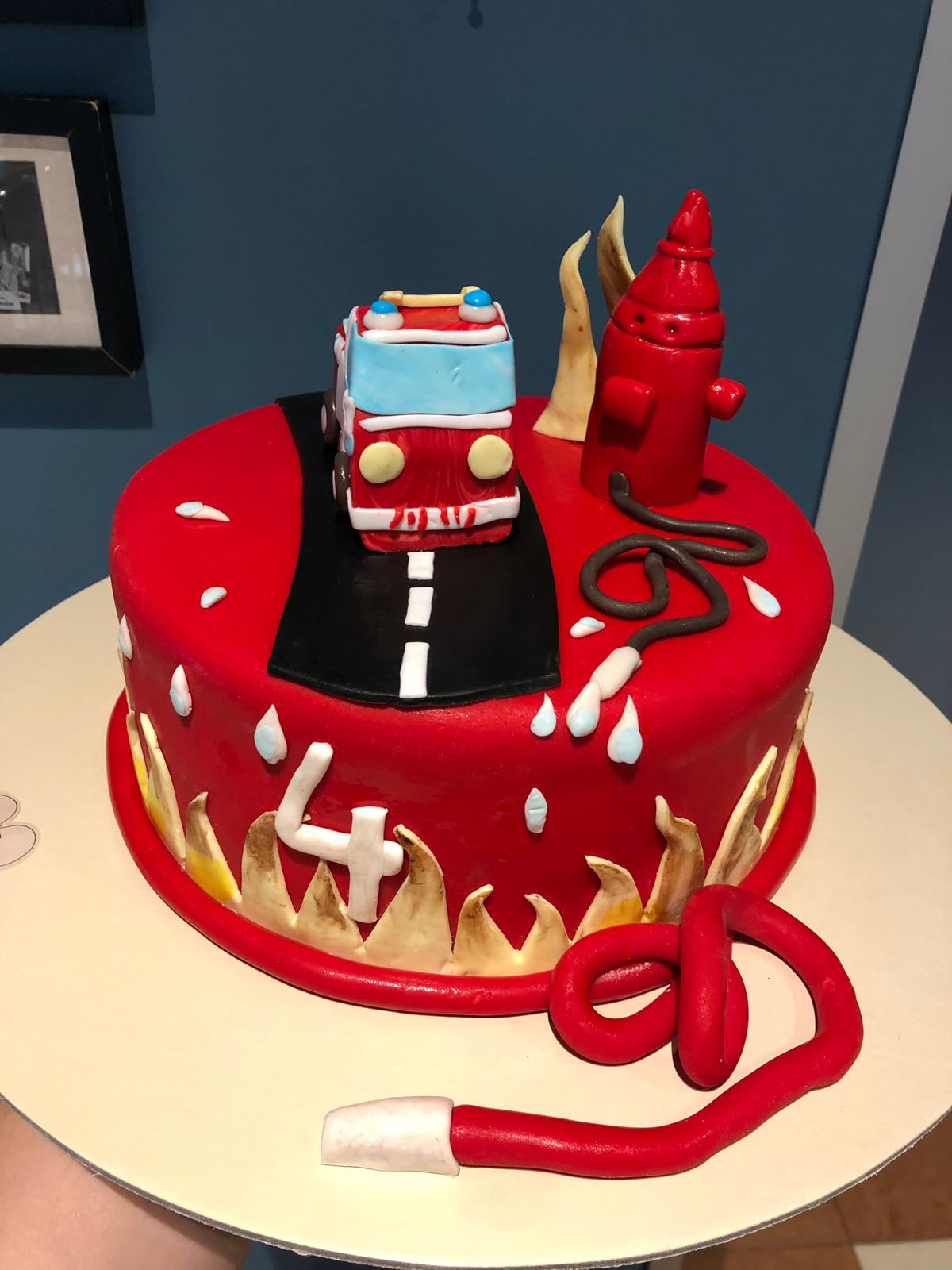 Torta vatrogasno vozilo, vatrogasac (63)