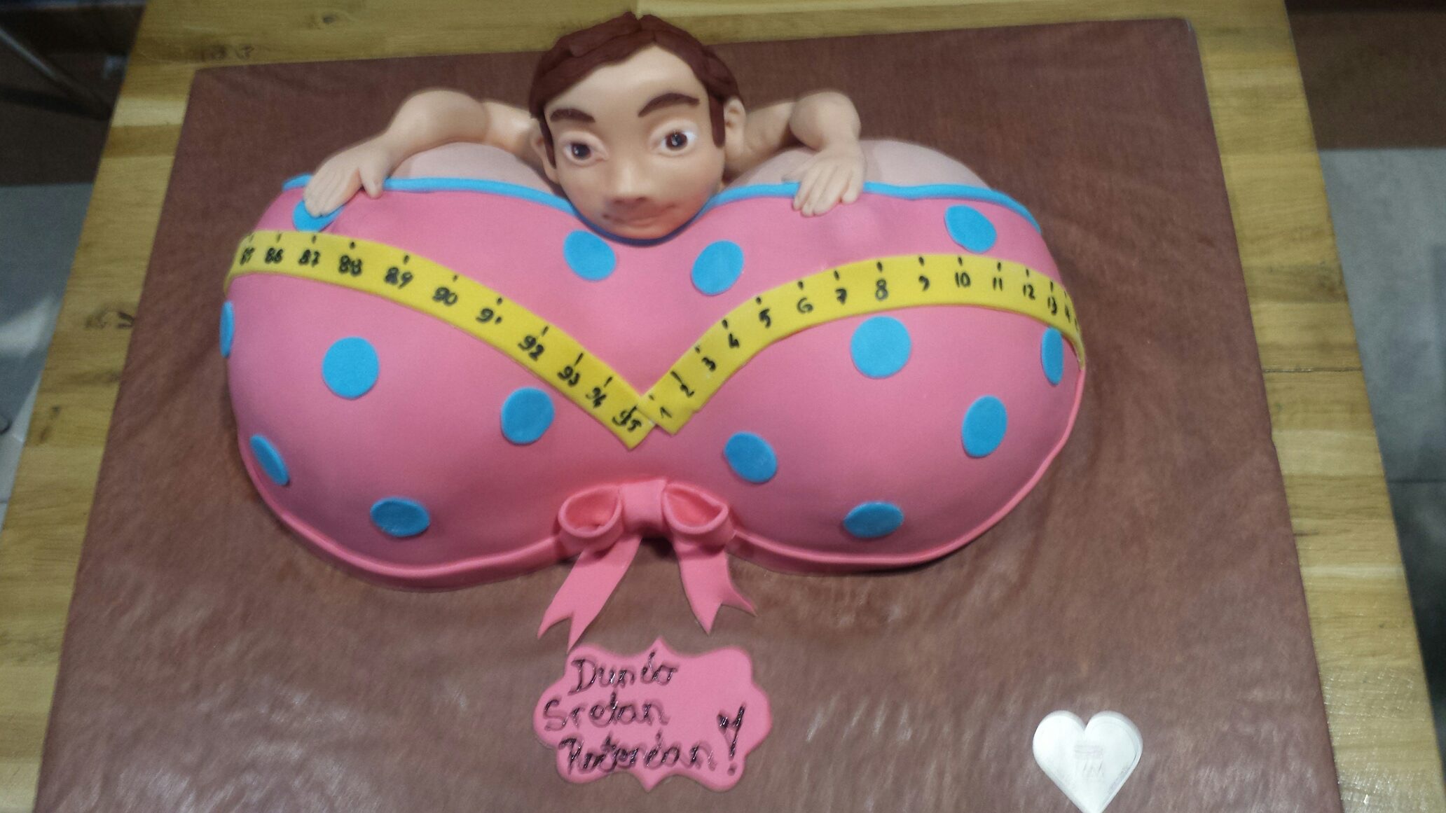 Torta za momačku, grudi, centimetri (401)
