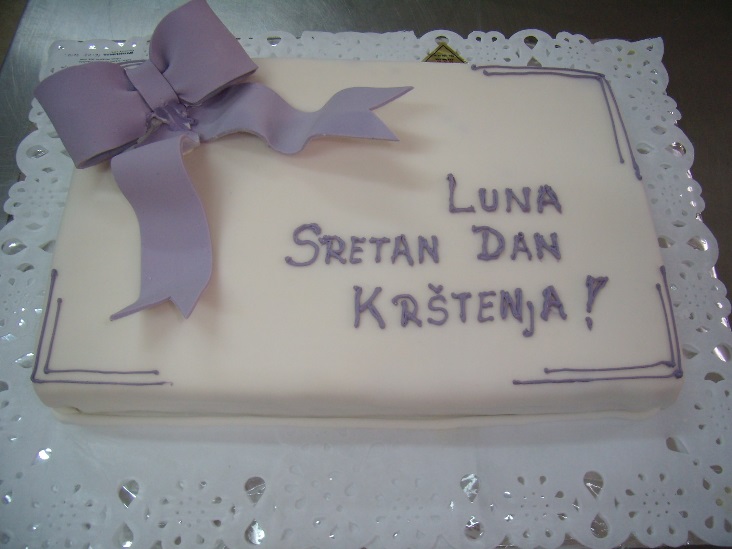 Torta za krštenje sa ljubičastom mašnom (495)