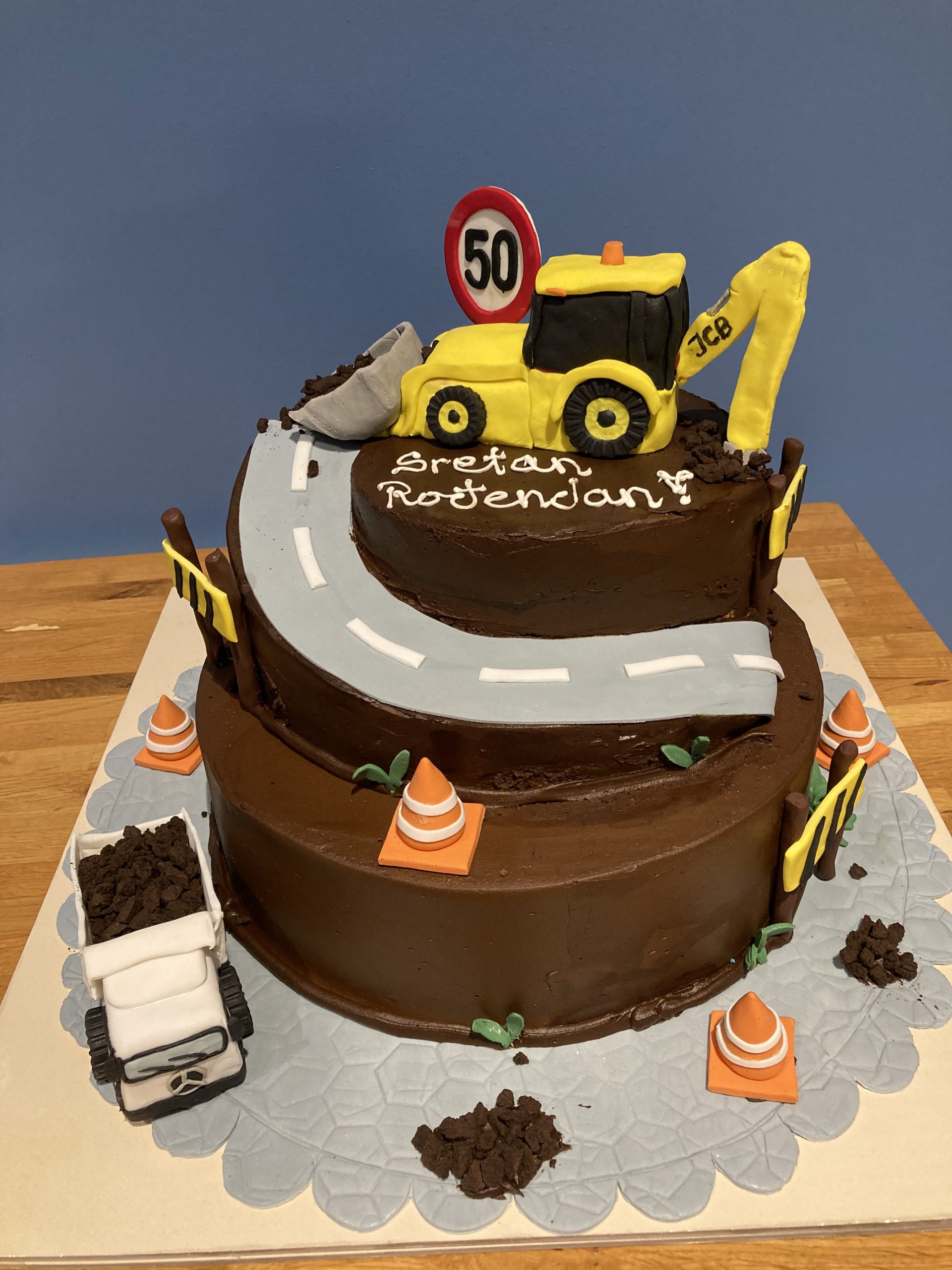 Torta sa bagerima i kamionima (180)