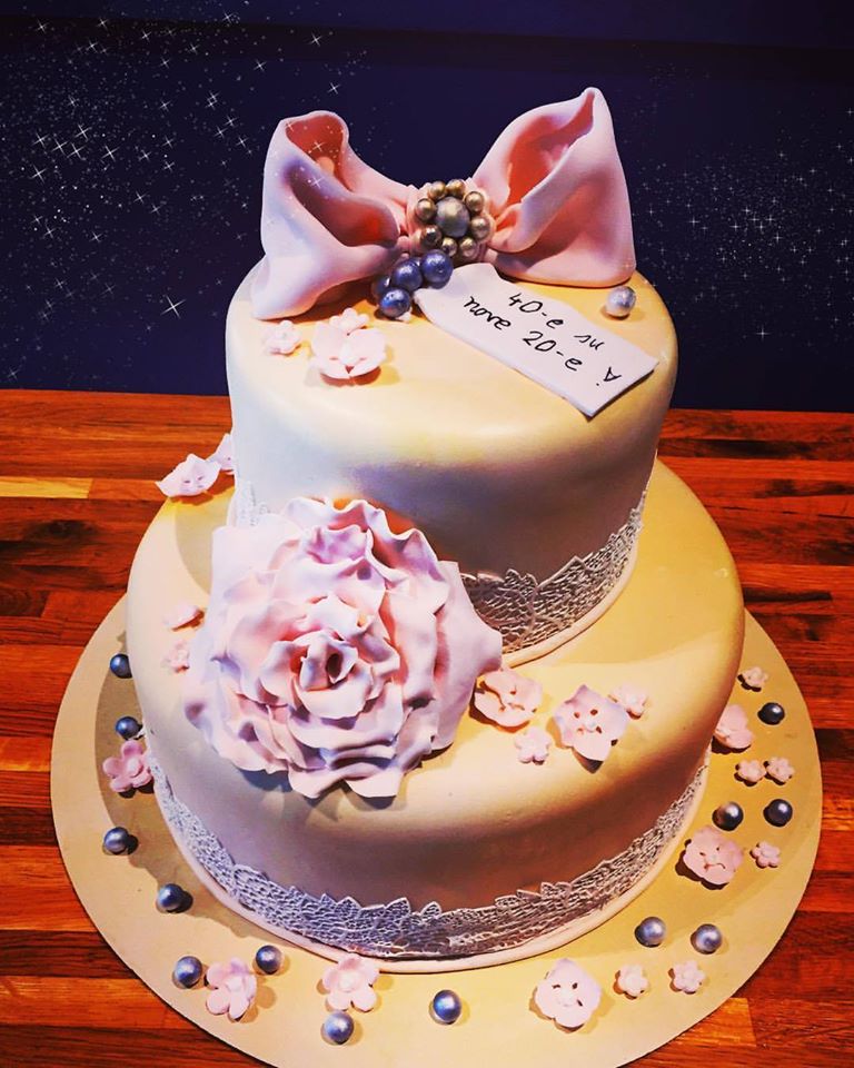 Torta za rođendan, prljavo roza boja, mašna (11)