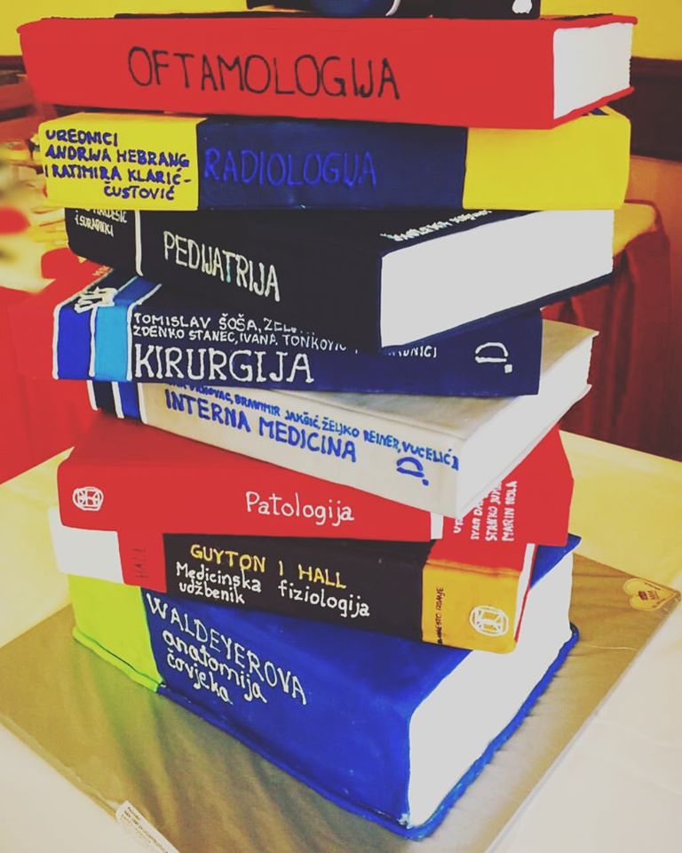 Torta za diplomu, knjige, doktor, medicina, anatomija (24)