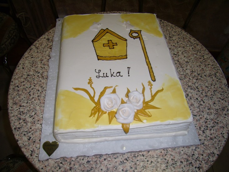 Torta za krizmu, zatvorena knjiga sa biskupskom kapom i štapom (572)