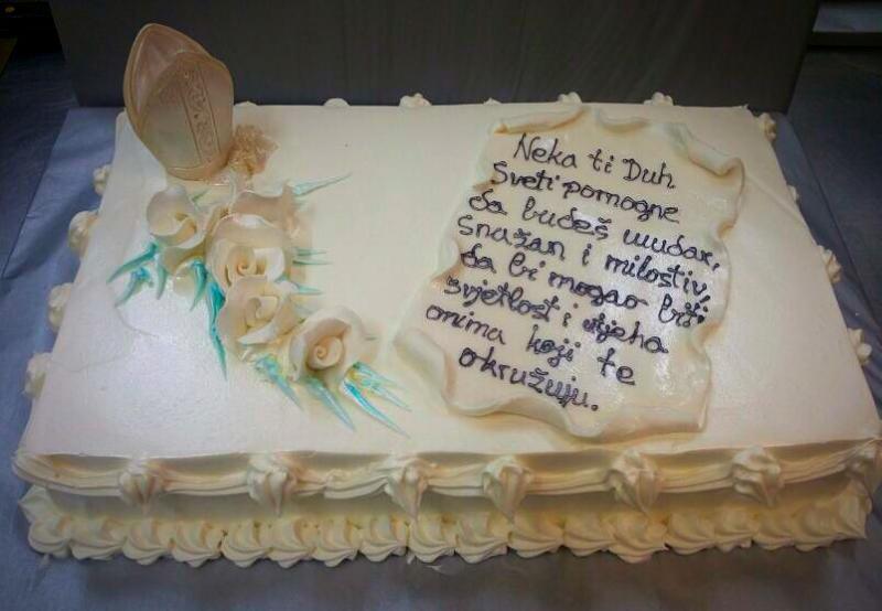 Torta za krizmu sa biskupskom kapom i svitkom (518)