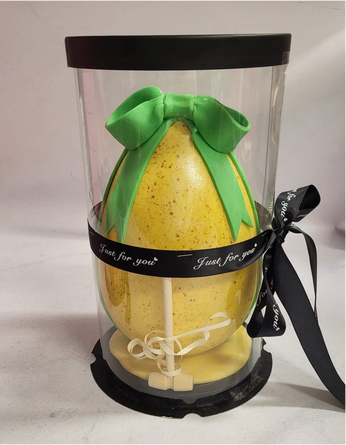 Uskršnje jaje punjeno bombonima (breakable chocolate egg) (891)