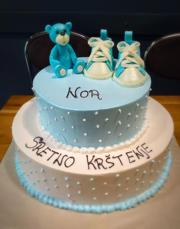 Torta sa medekom i tenisicama (452)
