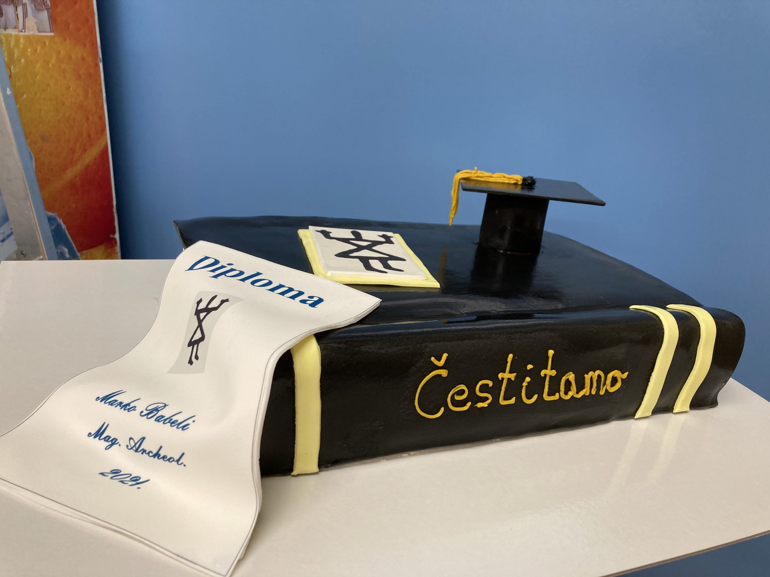 Torta za diplomu, knjiga, kapa (614)