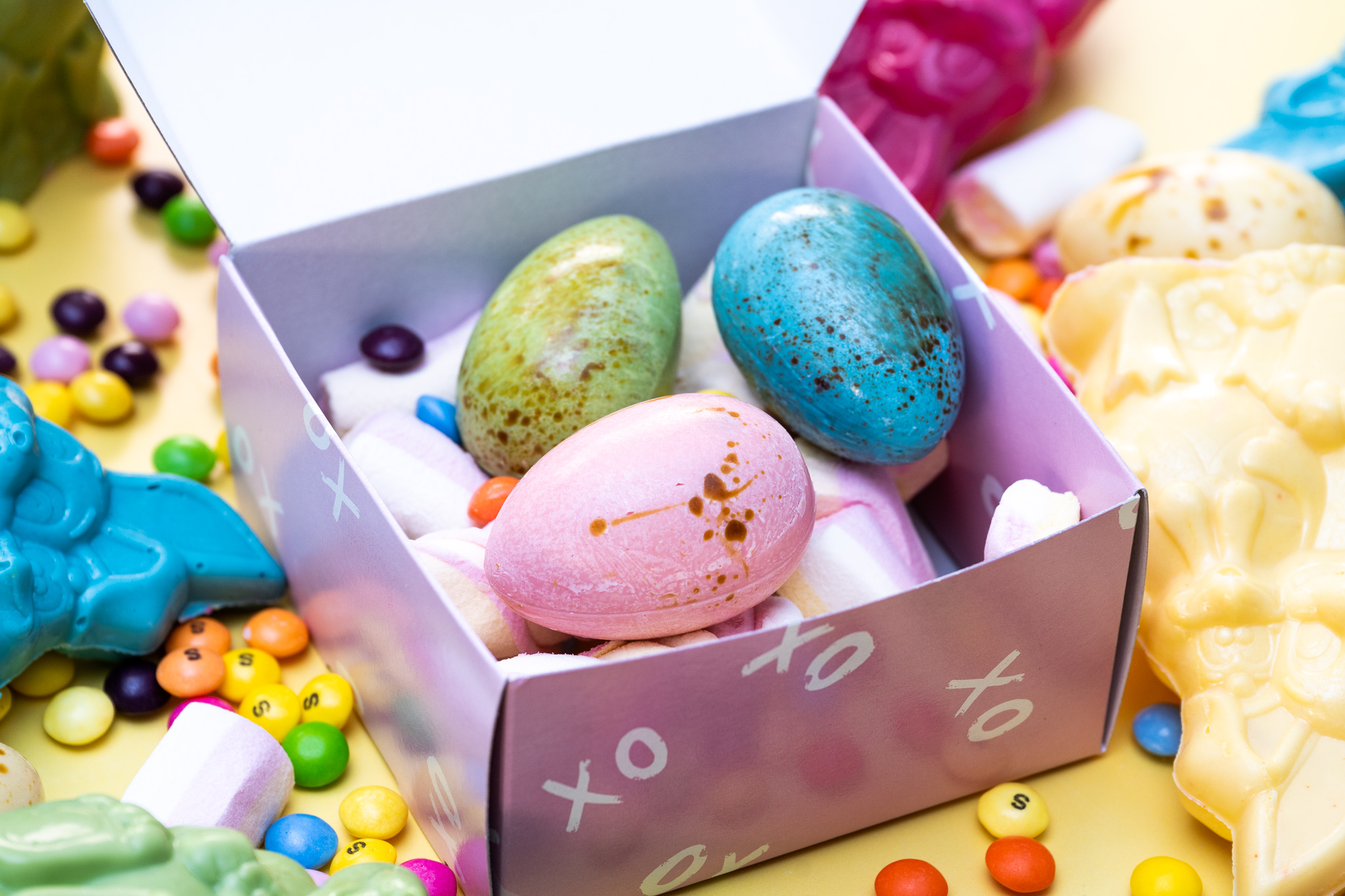3 čokoladna jaja sa bombonima (breakable chocolate eggs)